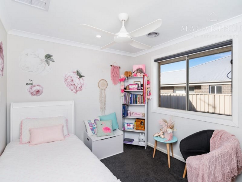 4 Paradise Drive, Gobbagombalin NSW 2650