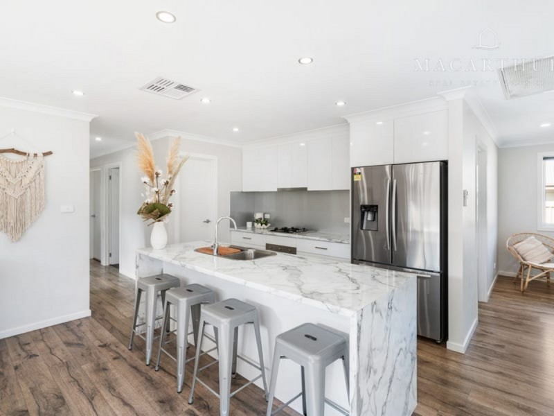 4 Paradise Drive, Gobbagombalin NSW 2650