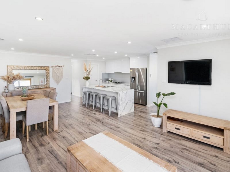 4 Paradise Drive, Gobbagombalin NSW 2650