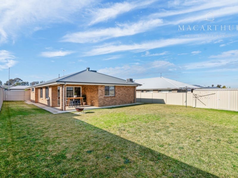 4 Paradise Drive, Gobbagombalin NSW 2650