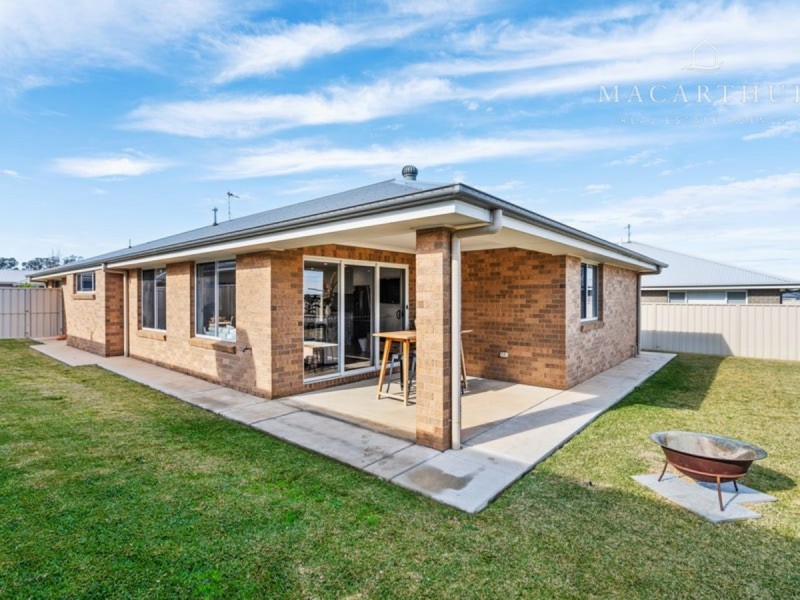 4 Paradise Drive, Gobbagombalin NSW 2650