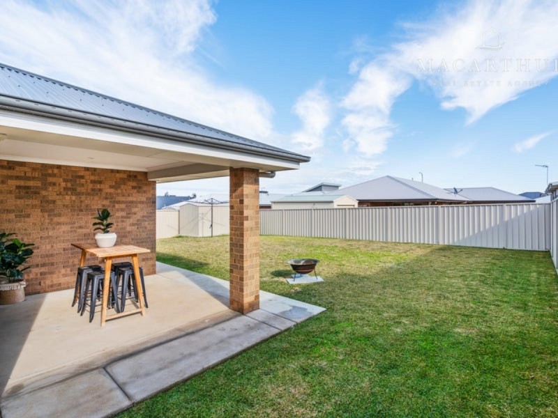 4 Paradise Drive, Gobbagombalin NSW 2650