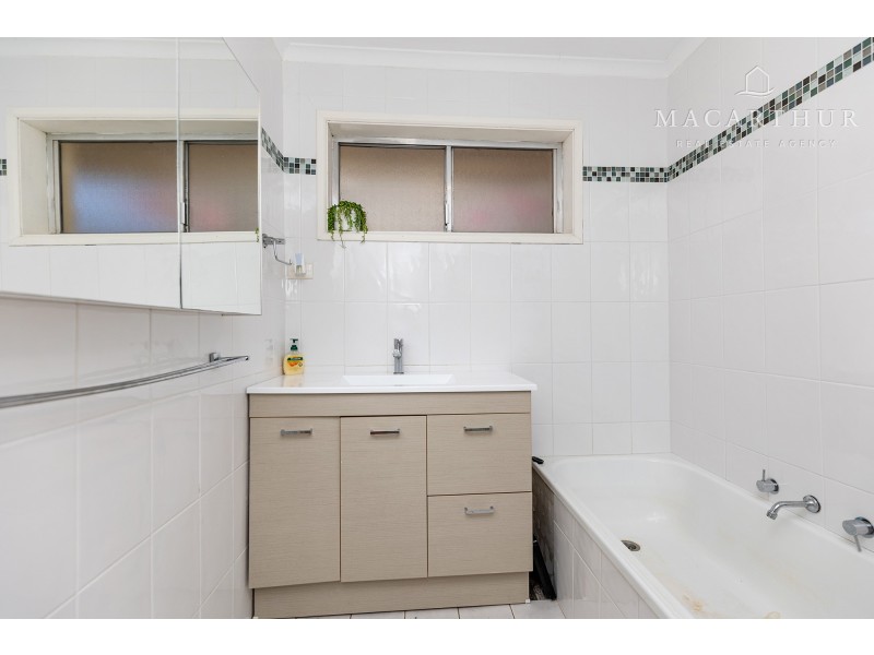 430 Lake Albert Road, Lake Albert NSW 2650