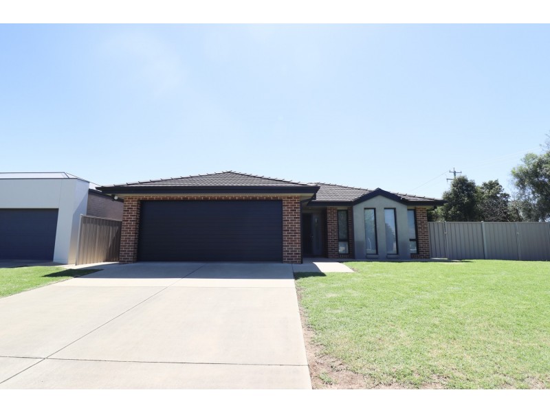 2 Barrima Drive, Glenfield Park NSW 2650