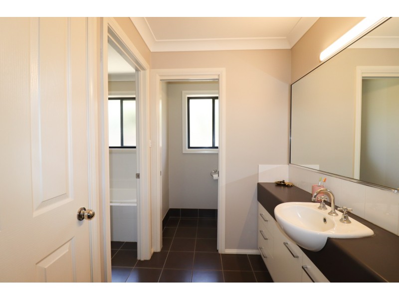 2 Barrima Drive, Glenfield Park NSW 2650