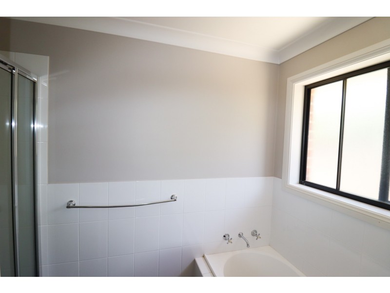 2 Barrima Drive, Glenfield Park NSW 2650