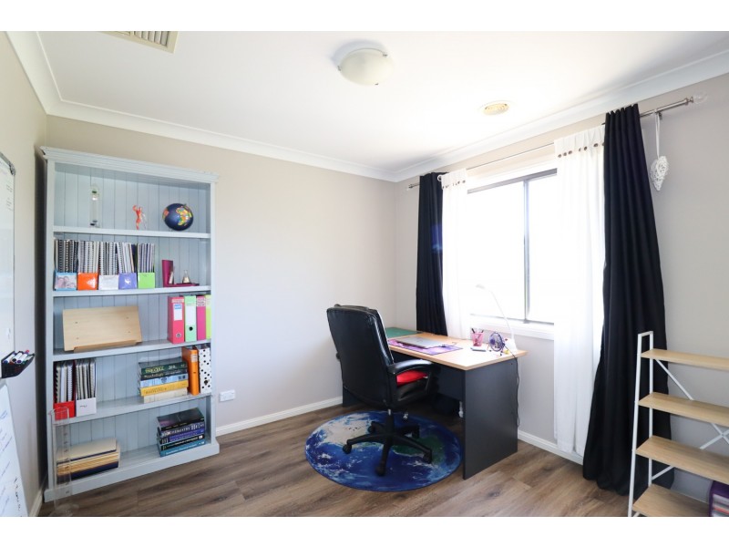 2 Barrima Drive, Glenfield Park NSW 2650