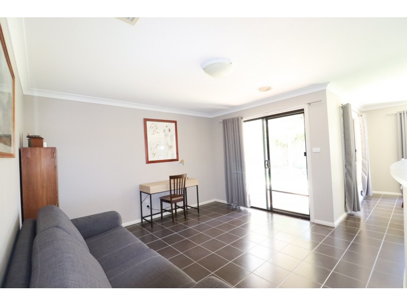 2 Barrima Drive, Glenfield Park NSW 2650