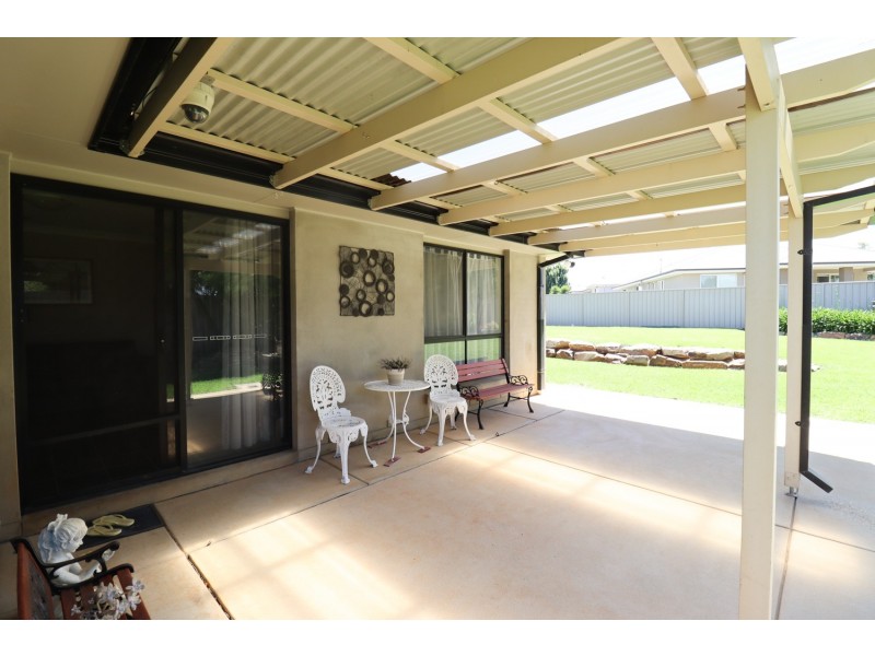 2 Barrima Drive, Glenfield Park NSW 2650