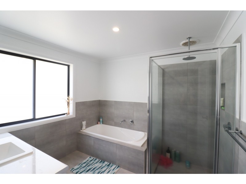 1/84 Barmedman Avenue, Gobbagombalin NSW 2650