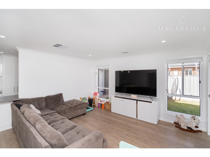 60 Jumbuck Drive, Gobbagombalin NSW 2650