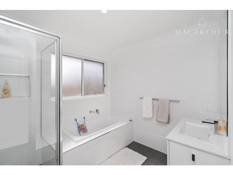 60 Jumbuck Drive, Gobbagombalin NSW 2650