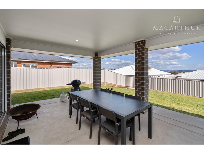 60 Jumbuck Drive, Gobbagombalin NSW 2650