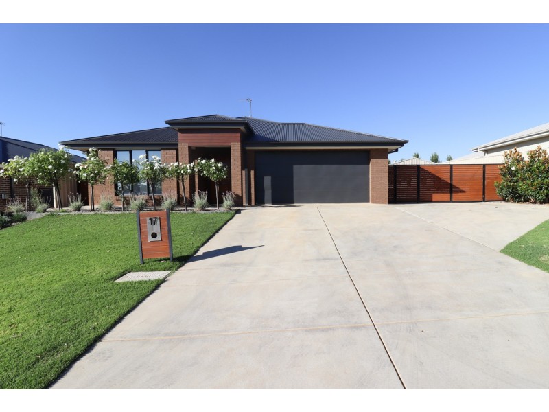 17 Mugga Street, Gobbagombalin NSW 2650