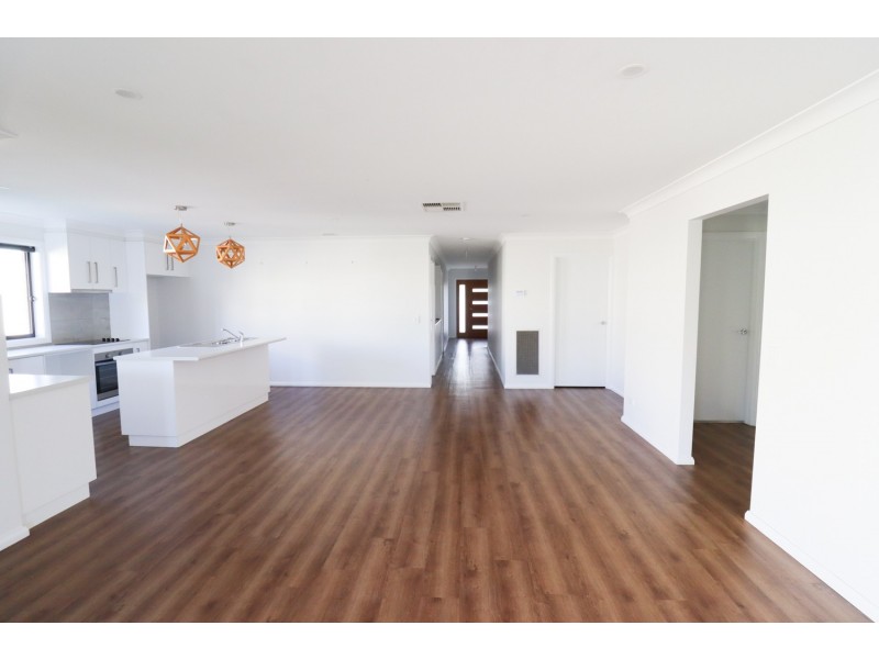 17 Mugga Street, Gobbagombalin NSW 2650