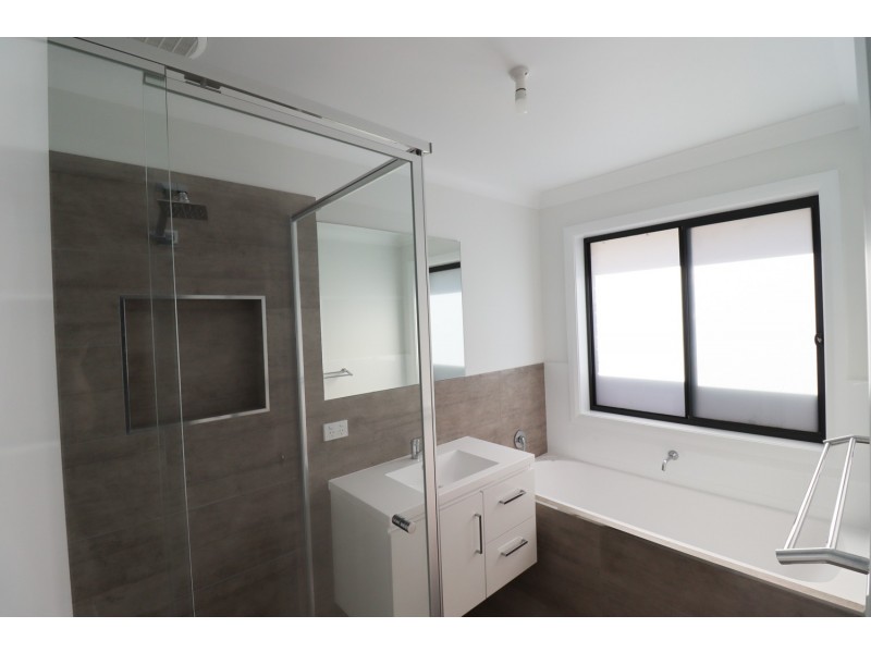 17 Mugga Street, Gobbagombalin NSW 2650