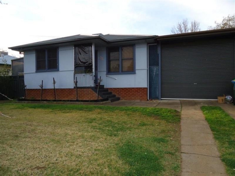 33 Gilmore Avenue, Wagga Wagga NSW 2650