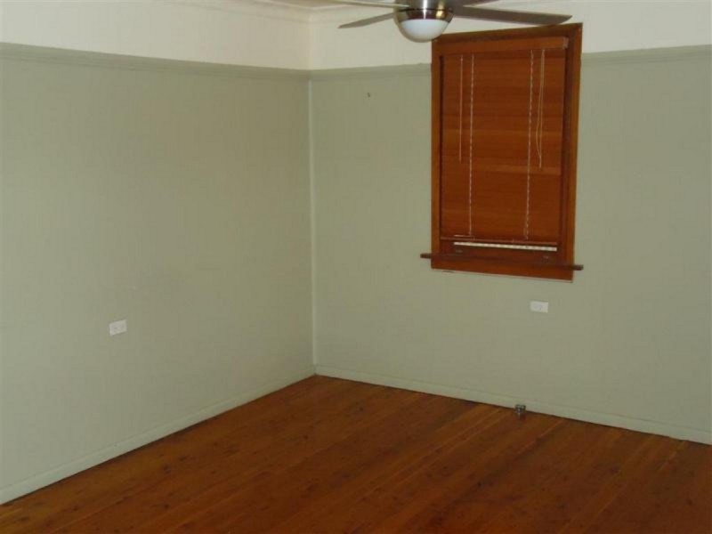33 Gilmore Avenue, Wagga Wagga NSW 2650
