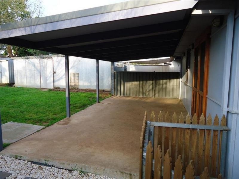 33 Gilmore Avenue, Wagga Wagga NSW 2650