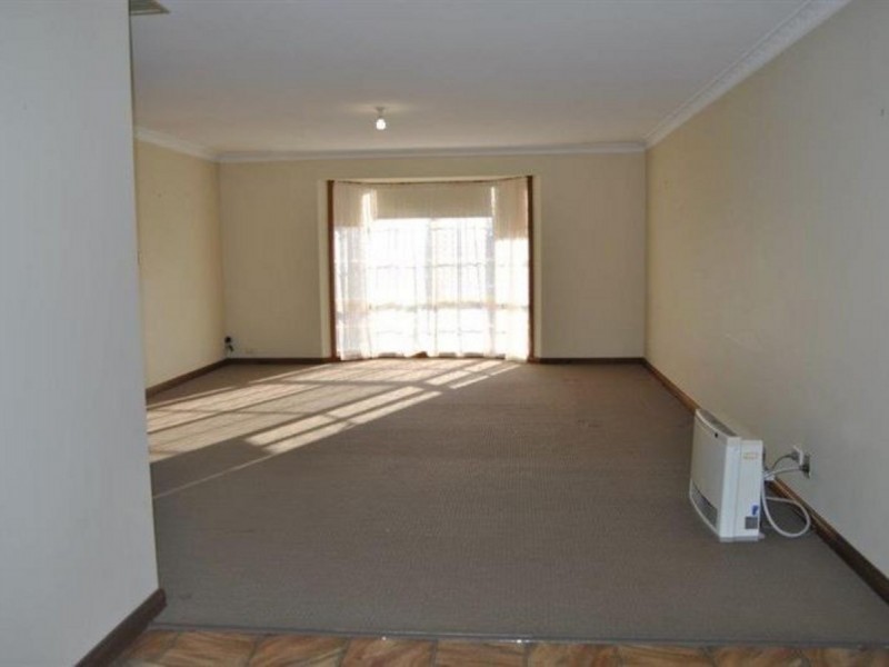 2/30 Gunn Drive, Estella NSW 2650