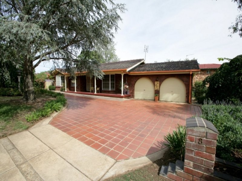 8 Mccoullough Drive, Tolland NSW 2650