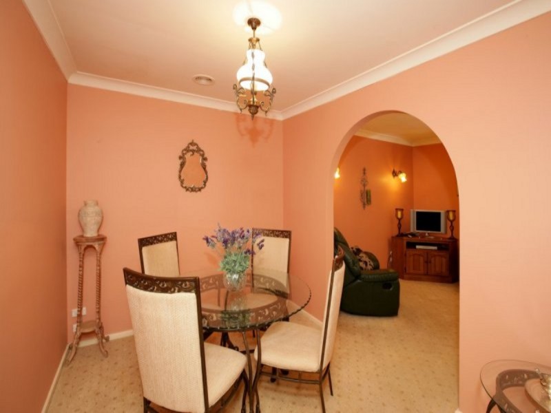 8 Mccoullough Drive, Tolland NSW 2650