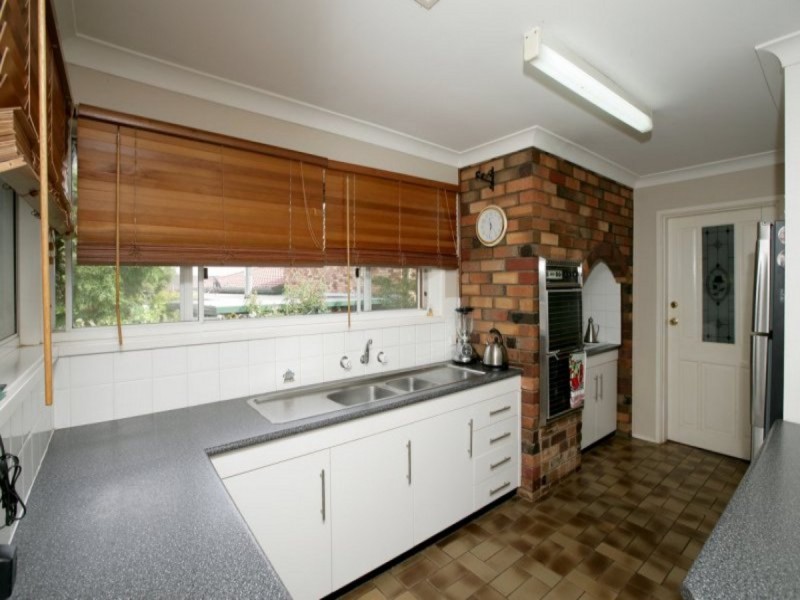 8 Mccoullough Drive, Tolland NSW 2650