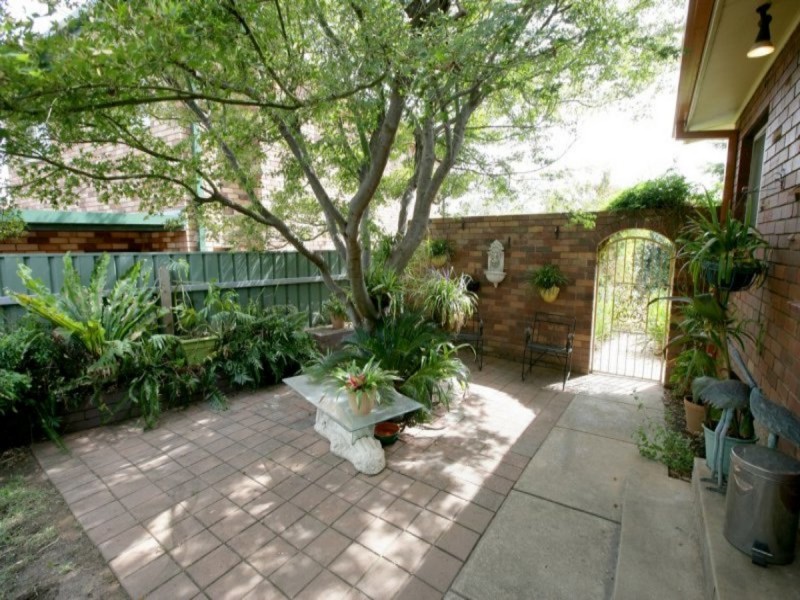 8 Mccoullough Drive, Tolland NSW 2650