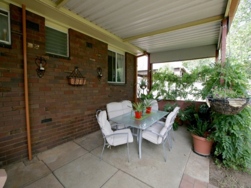8 Mccoullough Drive, Tolland NSW 2650