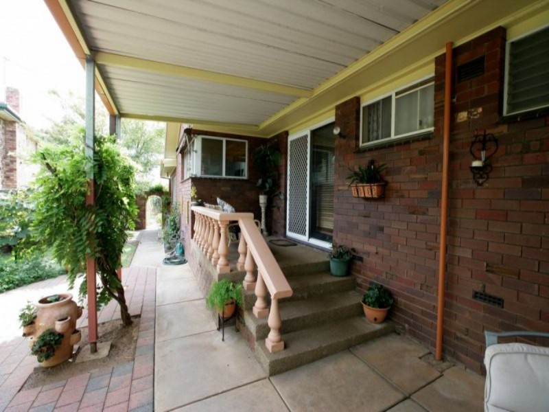8 Mccoullough Drive, Tolland NSW 2650