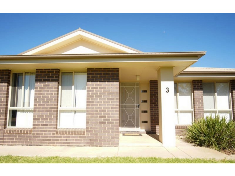 3/3 Carinya Street, Glenfield Park NSW 2650