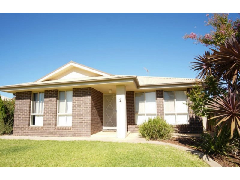 3/3 Carinya Street, Glenfield Park NSW 2650
