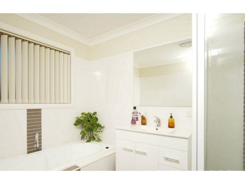 3/3 Carinya Street, Glenfield Park NSW 2650