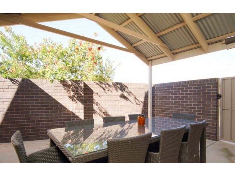 3/3 Carinya Street, Glenfield Park NSW 2650