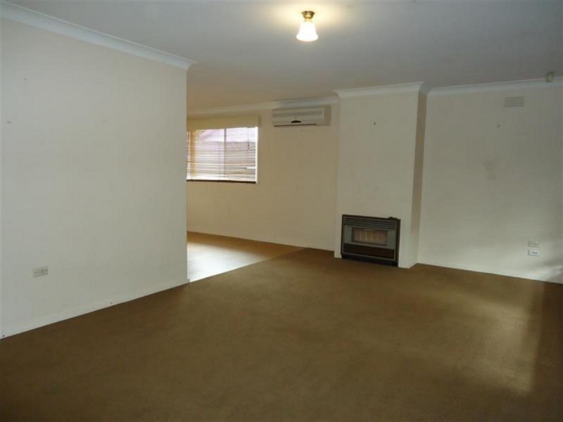 83 Raye Street, Tolland NSW 2650