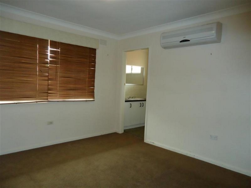 83 Raye Street, Tolland NSW 2650