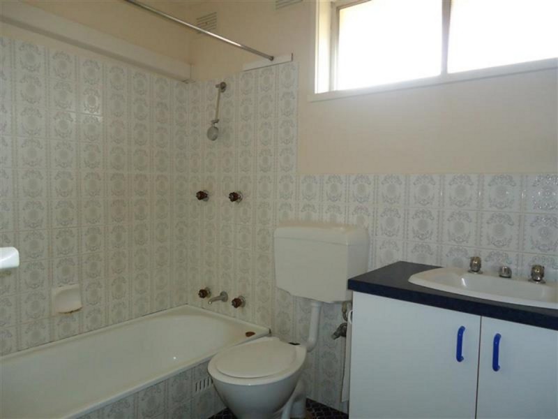 83 Raye Street, Tolland NSW 2650