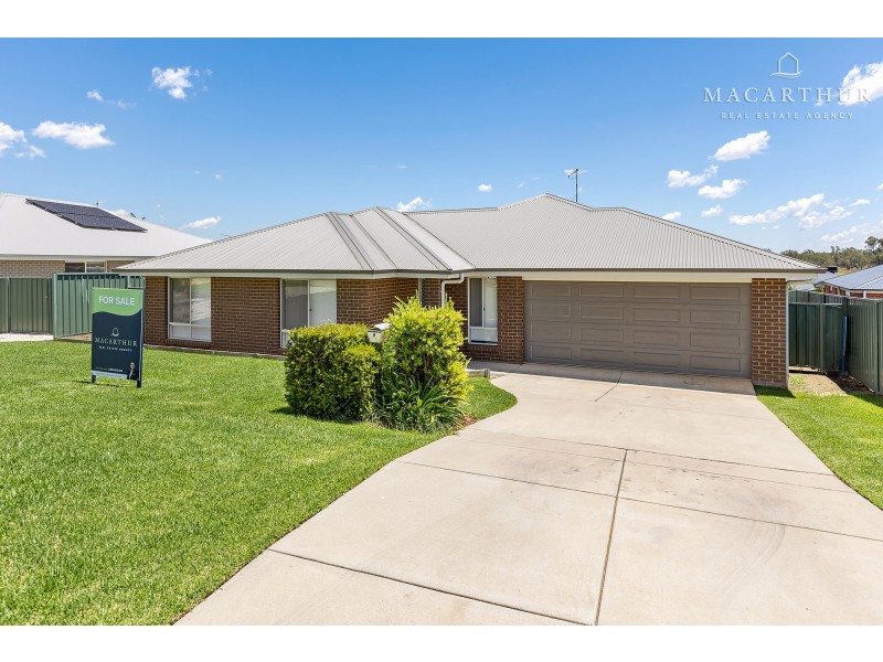 8 Tantoon Circuit, Forest Hill NSW 2651
