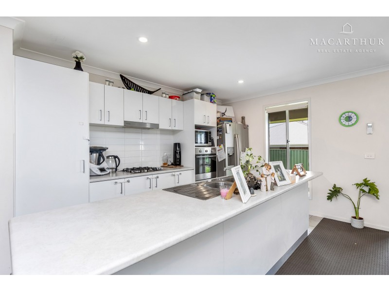 8 Tantoon Circuit, Forest Hill NSW 2651