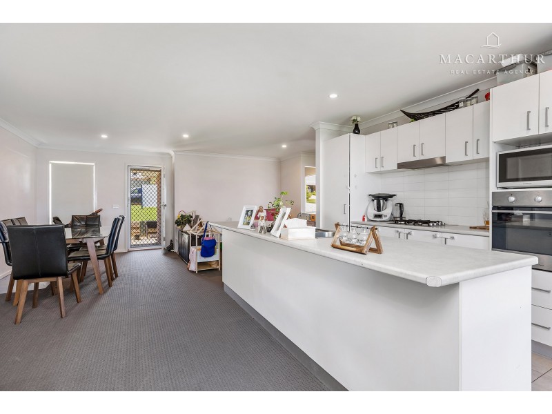 8 Tantoon Circuit, Forest Hill NSW 2651