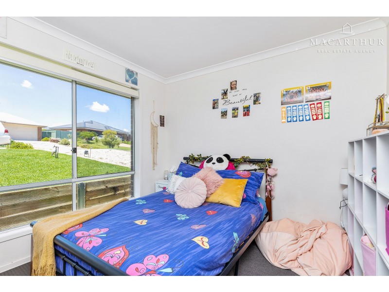 8 Tantoon Circuit, Forest Hill NSW 2651