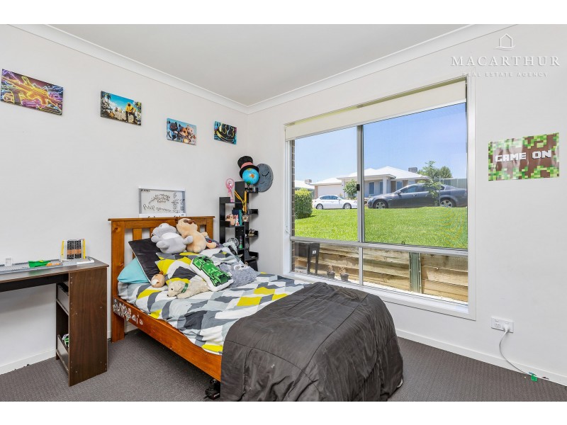 8 Tantoon Circuit, Forest Hill NSW 2651