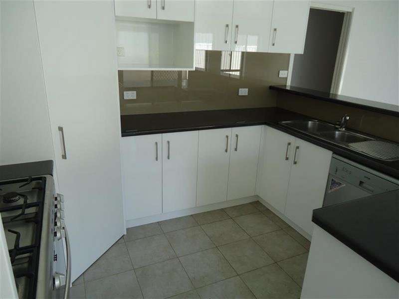 2/27 Dove Street, Mount Austin NSW 2650