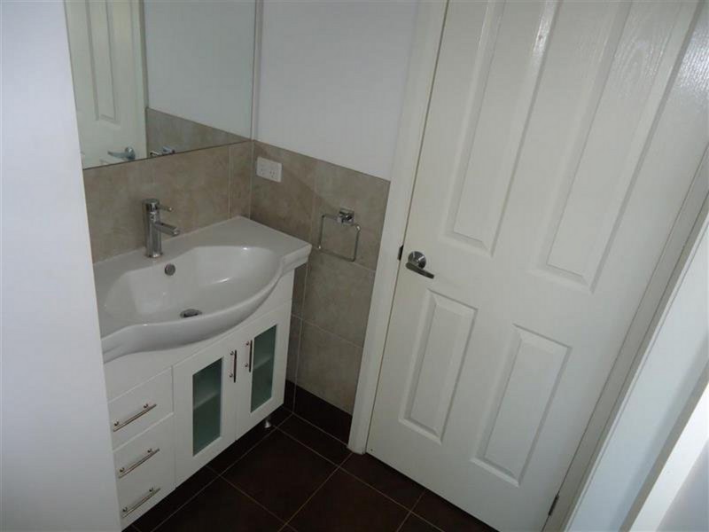 2/27 Dove Street, Mount Austin NSW 2650