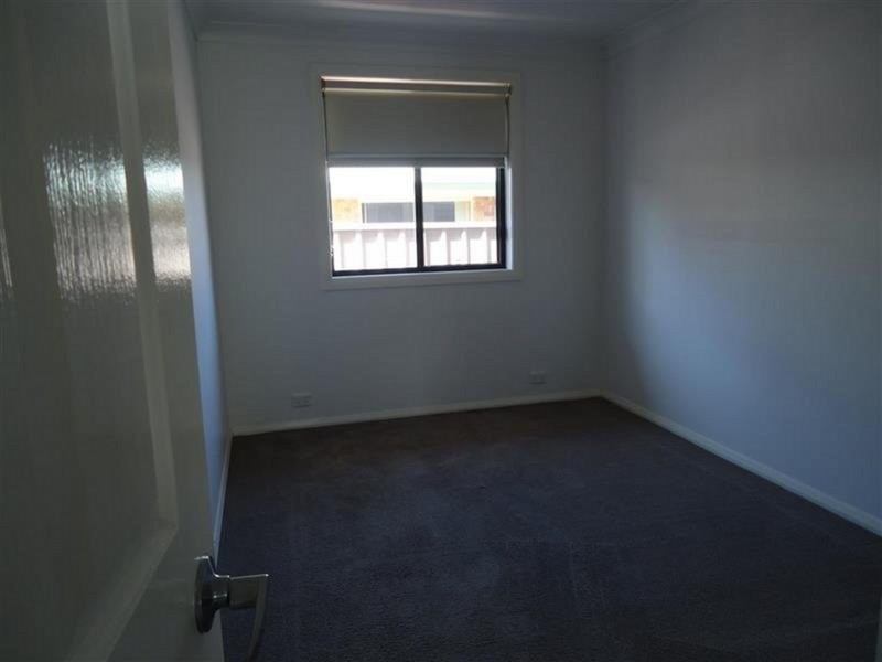 2/27 Dove Street, Mount Austin NSW 2650