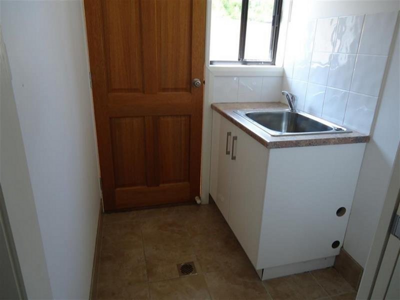 2/27 Dove Street, Mount Austin NSW 2650