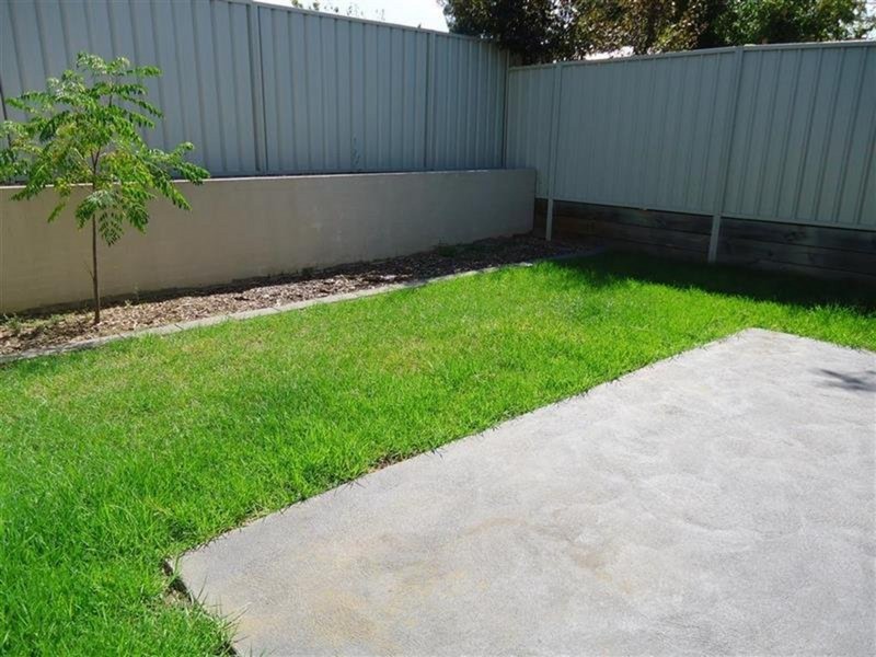 2/27 Dove Street, Mount Austin NSW 2650