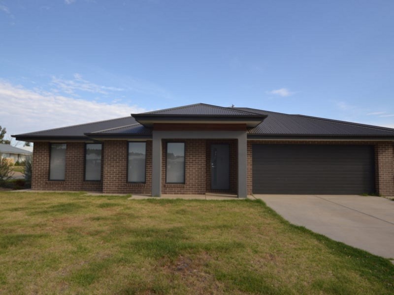 14 St Pauls Place, Estella NSW 2650