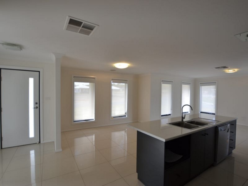 14 St Pauls Place, Estella NSW 2650