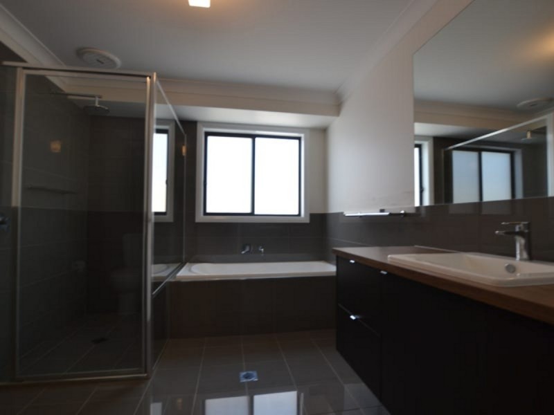 14 St Pauls Place, Estella NSW 2650
